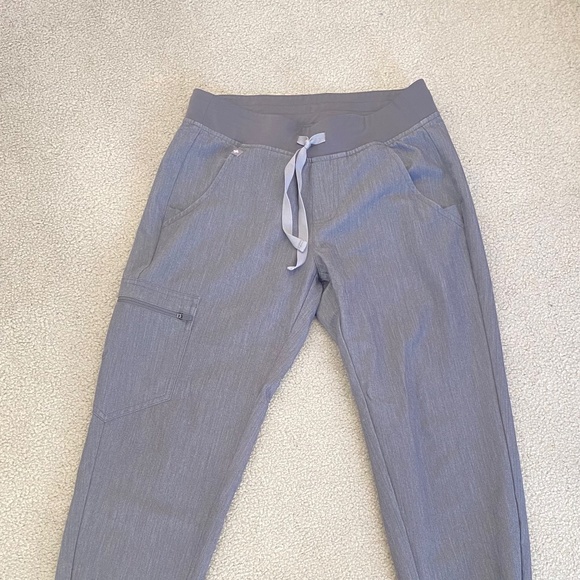 Figs Zamora Jogger Scrub Pants in Graphite XSP Petite - Picture 6 of 9